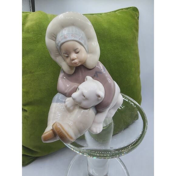 LLADRO Other - Lladro Eskimo Girl Sitting With Polar Bear Cub # 1195